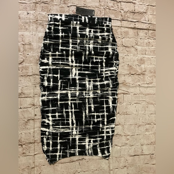 NWT VFshow black/white geometric print, pencil ruched detail midi skirt, size S - Picture 4 of 11